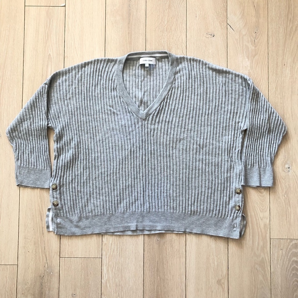 John + Jenn V Neck Ribbed Light Sweater in Grey Size L